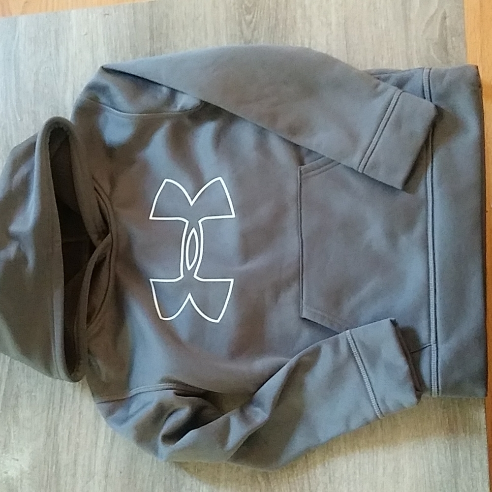 Sz 6 Under Armour hoodie